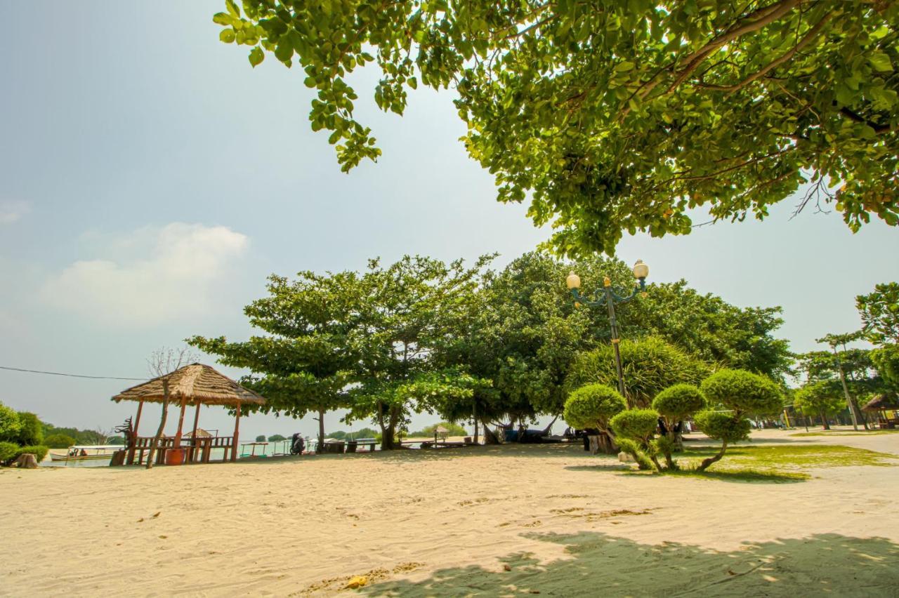 Guerilla Dive Lodge Pulau Pari Jakarta Exterior photo