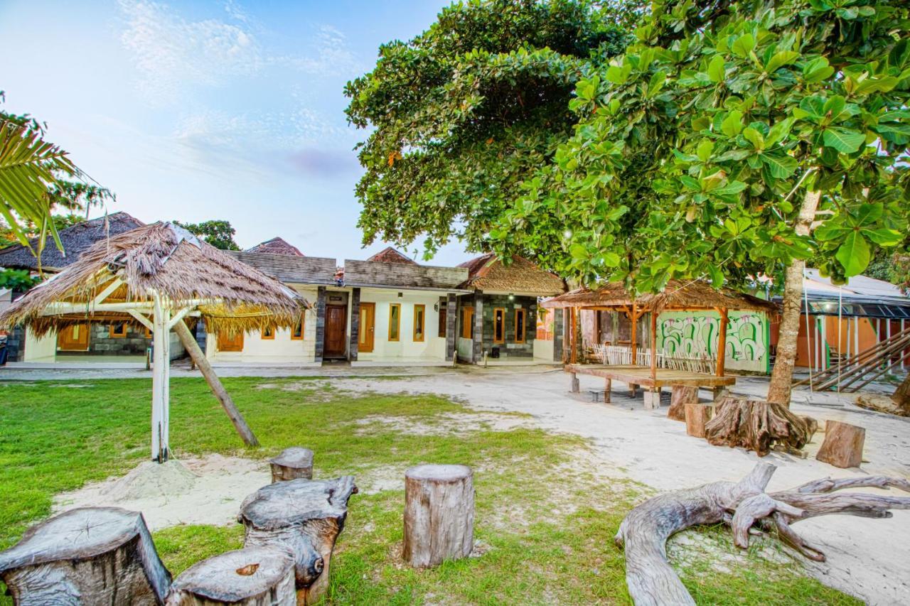 Guerilla Dive Lodge Pulau Pari Jakarta Exterior photo
